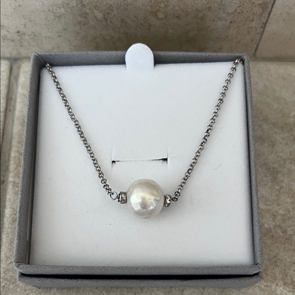Elegant Silver Pearl Necklace
